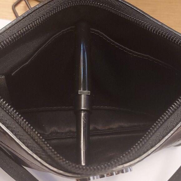 Coach black leather wristlet wallet signature kissing C leather - Picture 9 of 12